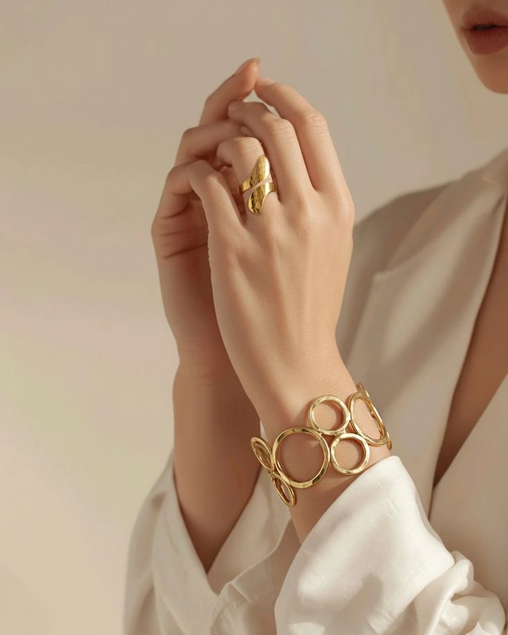 Minimalist jewellery boutique interior